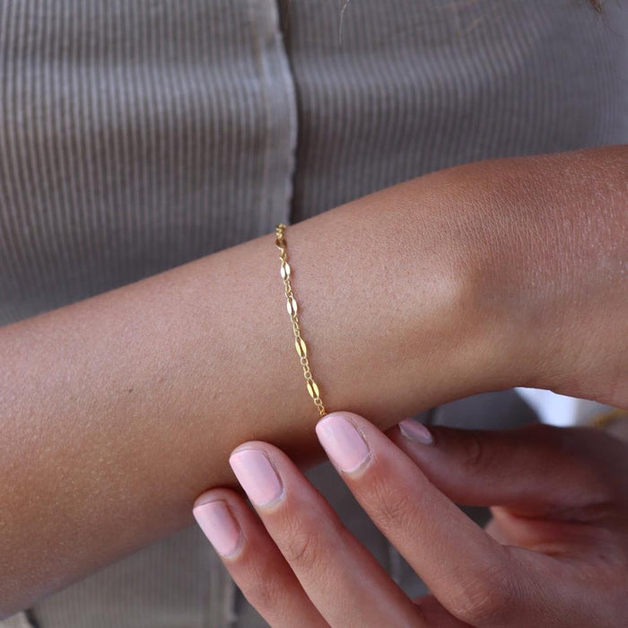 Model wearing 14k gold fill double bar chain bracelet