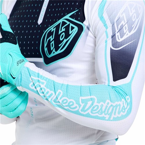Person wearing a TLD 26.1 Sprint Ultra Jersey / Proton White, featuring moisture-wicking fabric with logo visible on the sleeve and chest.
